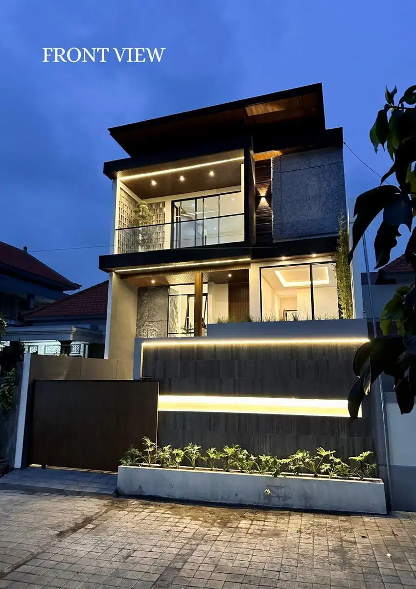Dijual Rumah Mewah 2 Lantai di Jl. Batur Sari - Padangsambian.