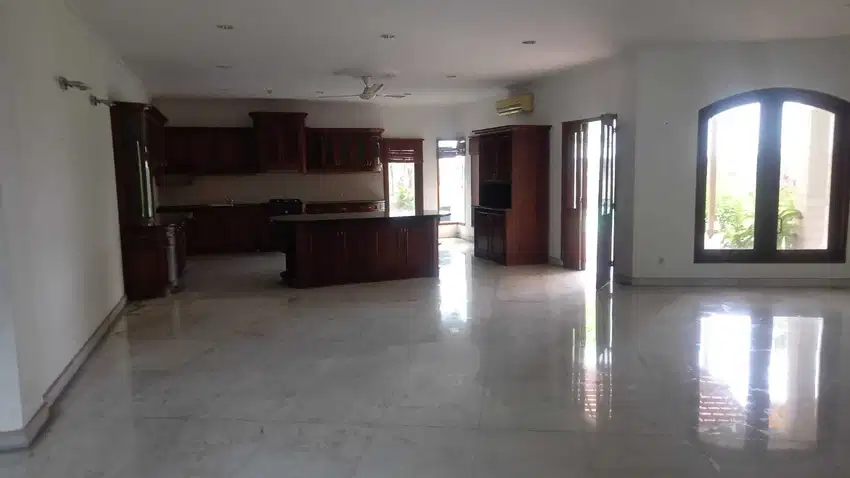 Dijual Rumah Mewah di Pondok Indah, Lingkungan Aman dan Nyaman