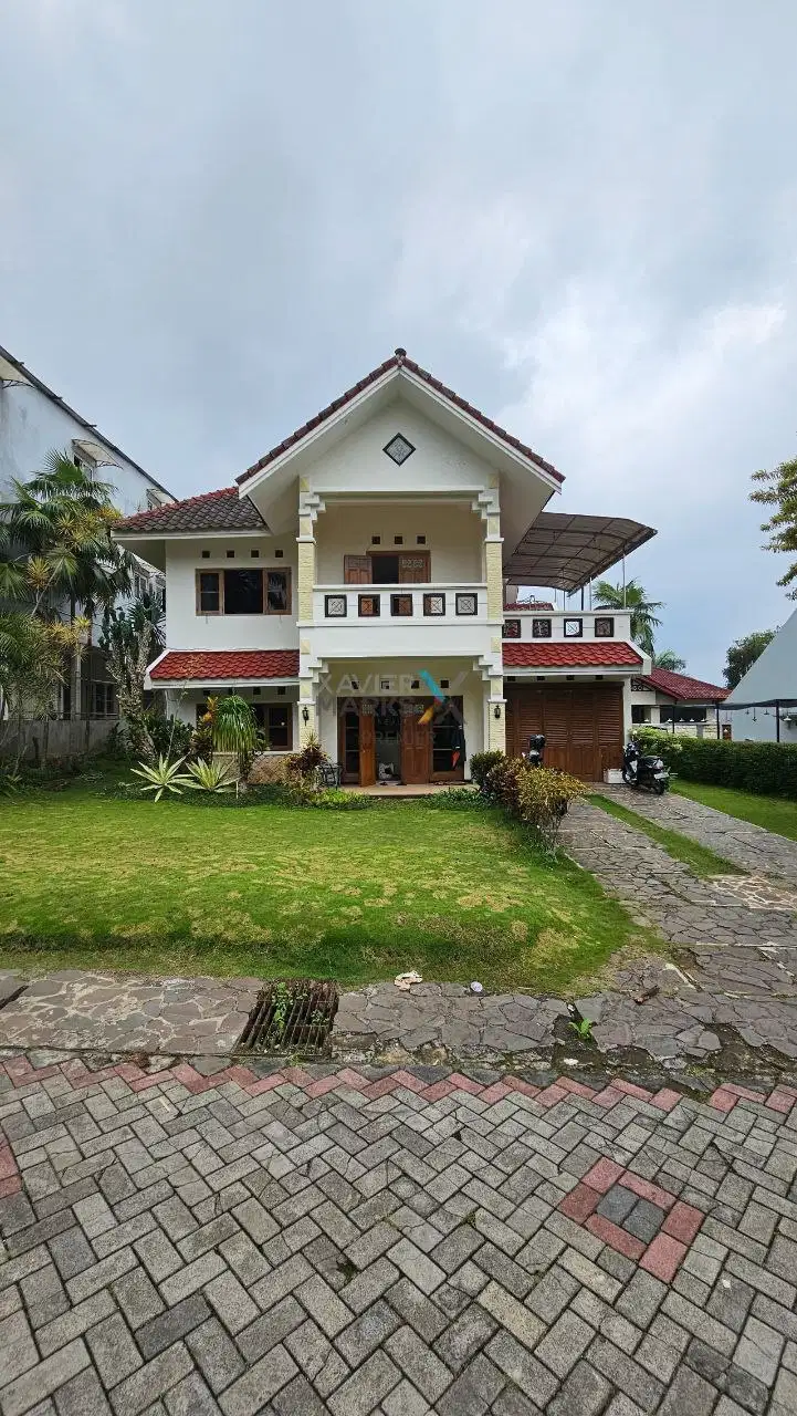 Dijual Rumah Villa Full Furnished di Perum Villa Kusuma Estate, Batu