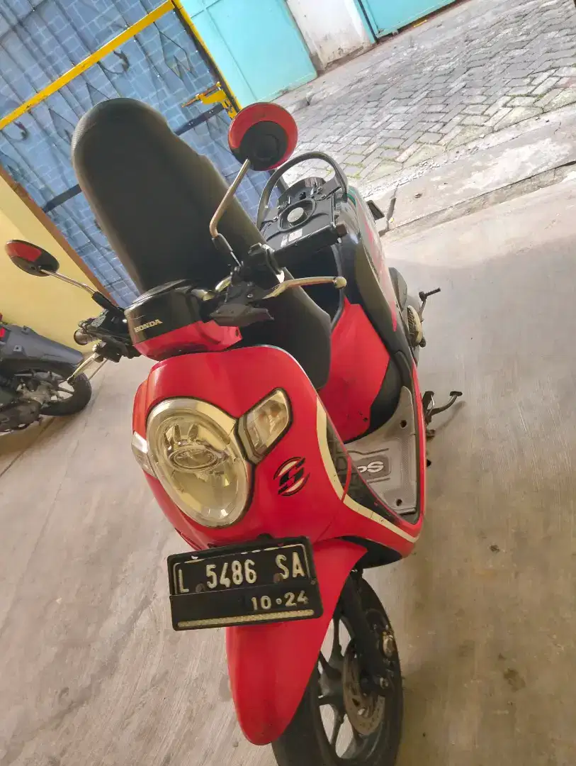 Scoopy merah 2019