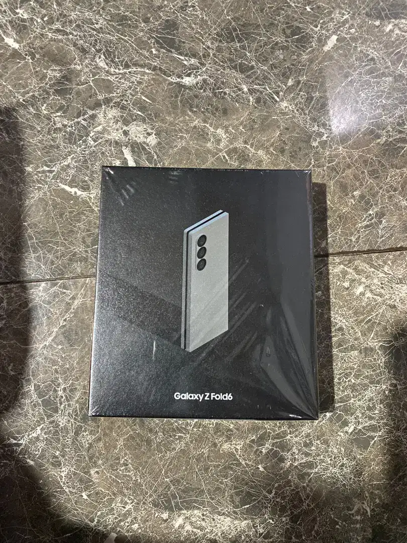 Samsung Z Fold 6 , ram 12gb, internal 256gb ( LIKE NEW )