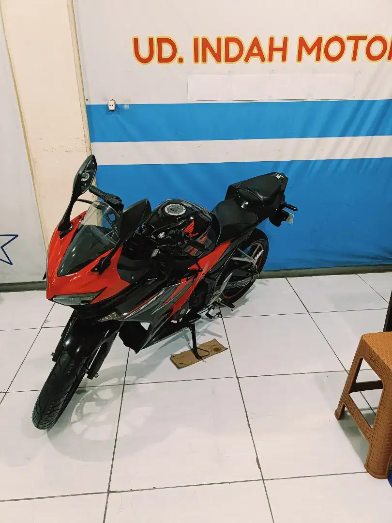 DP promo 0 HONDA CBR 150R TAHUN 2018 SIAP PAKAI