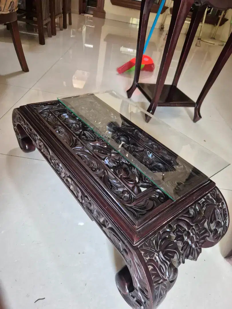 Meja kecil jati