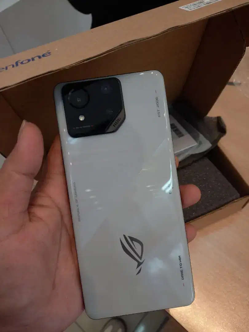 ASUS ROG 8 12/256