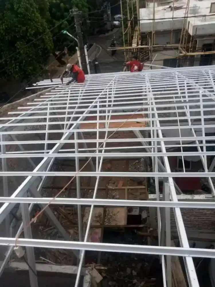 Pasang atap baja ringan