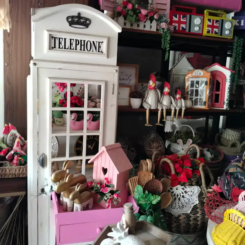 Lemari telpon dekorasi