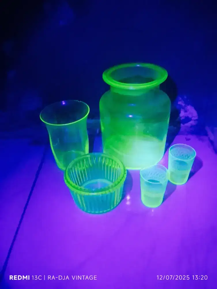 Koleksi 5 pajangan uranium glass