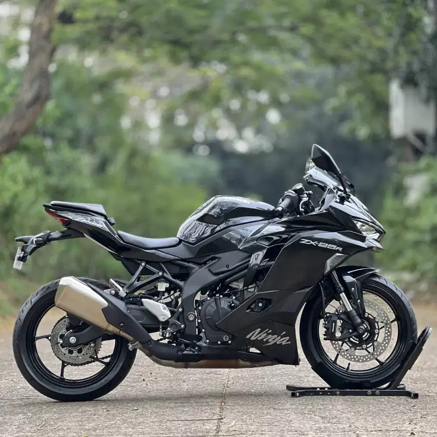 KAWASAKI ZX25R NON ABS BLACK 2024 KM 500 PERAK PAJAK ON LIKE NEW