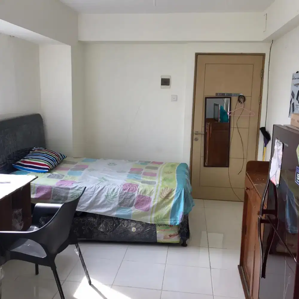 Disewakan murah bulanan tahunan Apartemen educity studio semi furnish