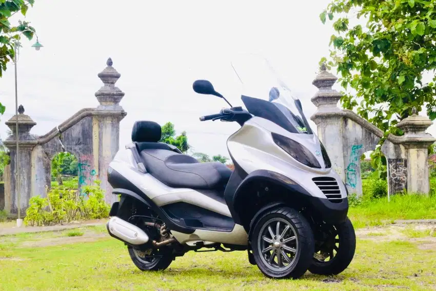 Piaggio vespa MP3ei like new Forza250 xmax250 GT200