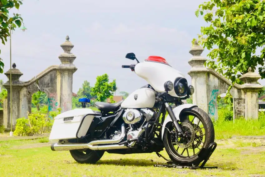 Harley davidson Electra police MABUA like new Fatboy Roadking Panigale