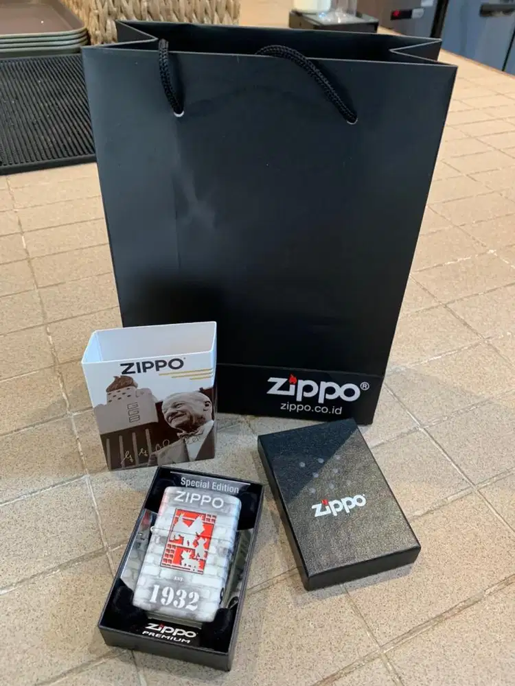 NEW ! zippo (special edition founder)