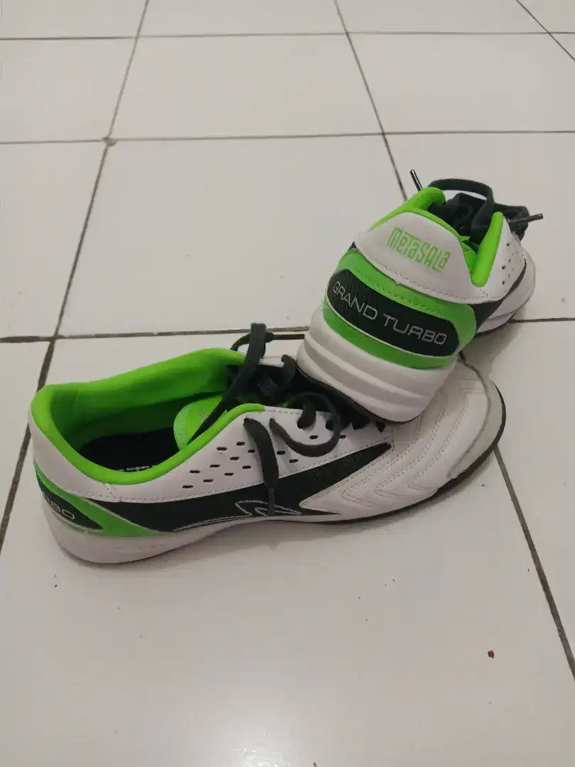 Sepatu futsal specs