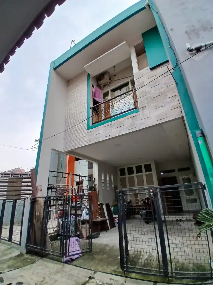Rumah DIJUAL CEPAT, 3 Lantai, akses Mobil, 10 menit ke Tol Simatupang