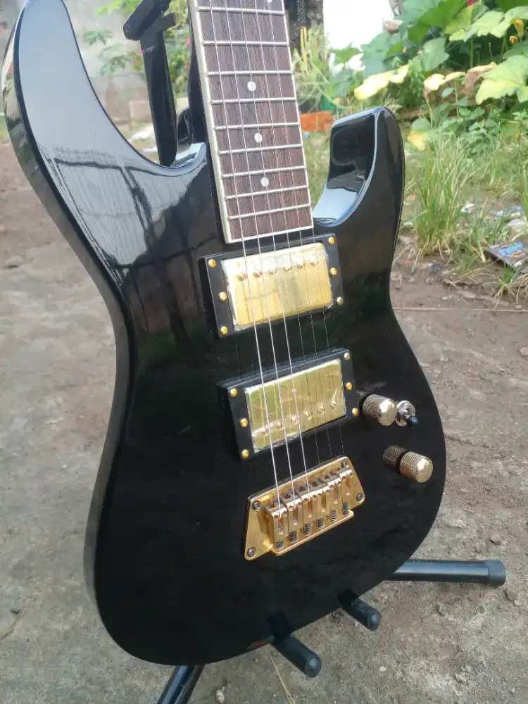 Schecter special black gold ukuran junior
