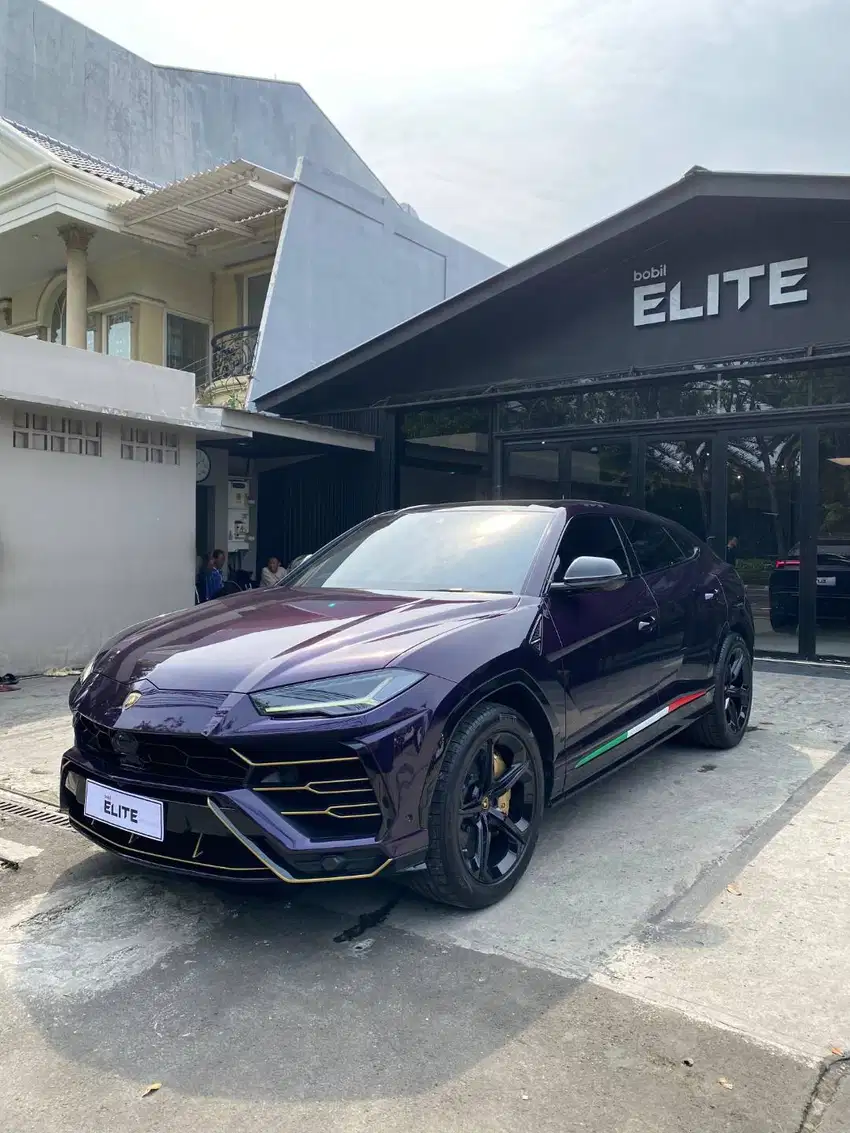 2022 Lamborghini Urus Special Viola Purple PPS over Nero Helene