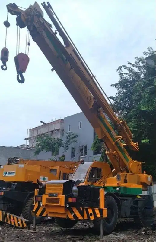 Dijual Rough Terrain Crane Kobelco  RK250 Kapasitas 25 Ton