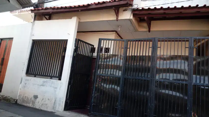 DIJUAL RUMAH TINGGAL BANGUNAN 2 LANTAI KAWASAN PONDOK LABU CILANDAK