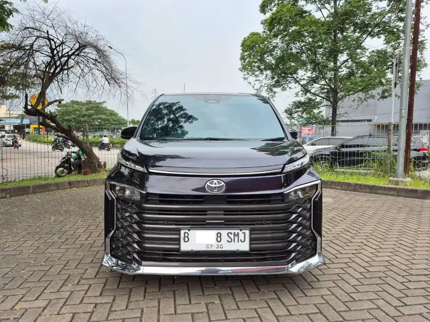 Toyota New Voxy 2.0 AT 2022