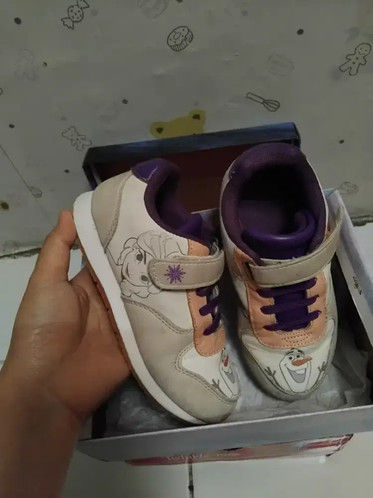 Sepatu anak Frozen