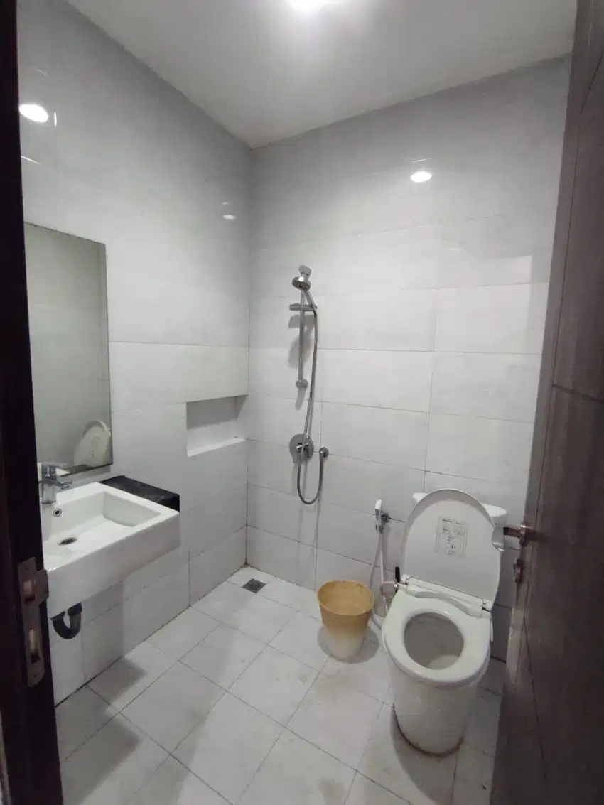 DIJUAL RUMAH 2 LT. 4X12 M2 GREEN LAKE CITY CLUSTER EAST ASIA