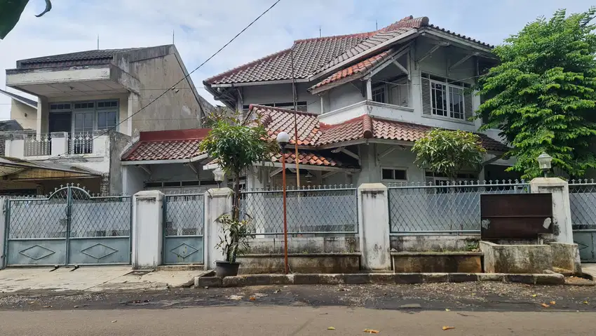 Rumah dalam Lingkungan Asri, Privacy dan Bagus di Galaxy Bekasi