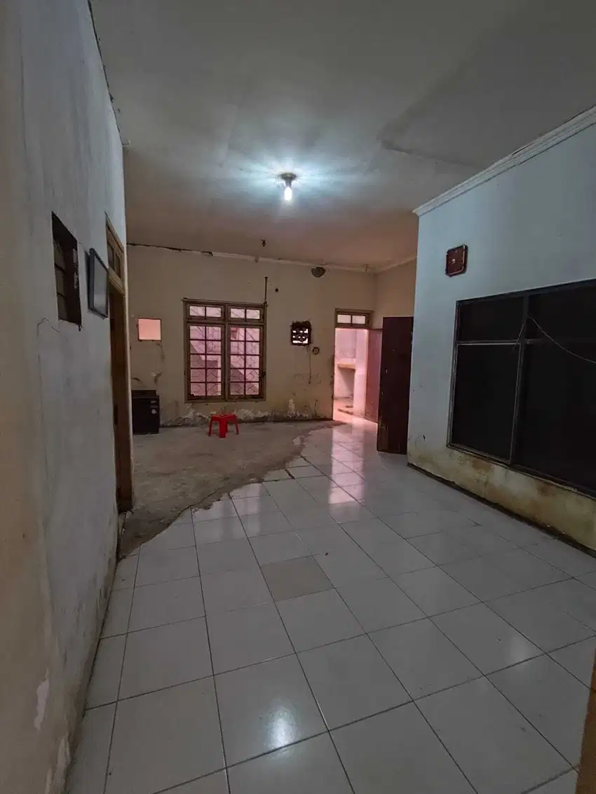 Rumah Taman Pondok Indah Harga Hitung Tanah, Bangunan 1,5 Lantai