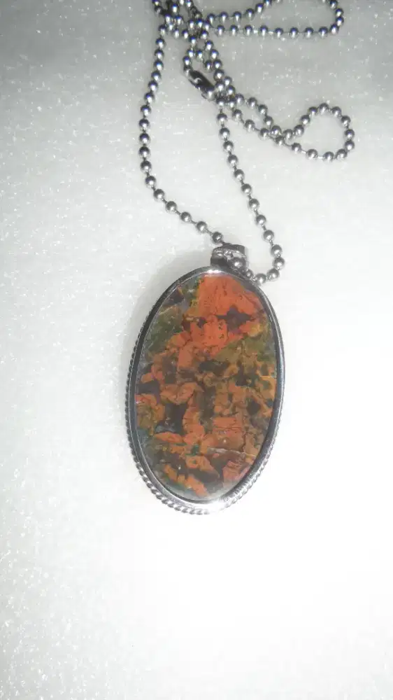 Liontin akik klawing gambar sukarno dan wayang arjuna