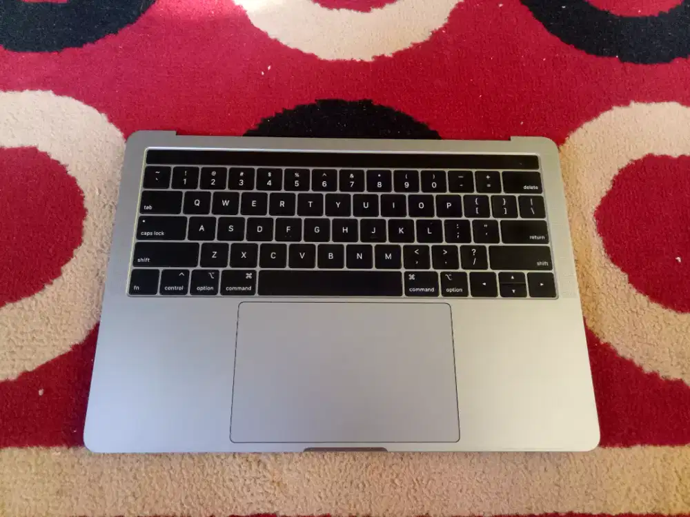 Keyboard + kesing + batre macbook pro 13 inch 2019 a 1989