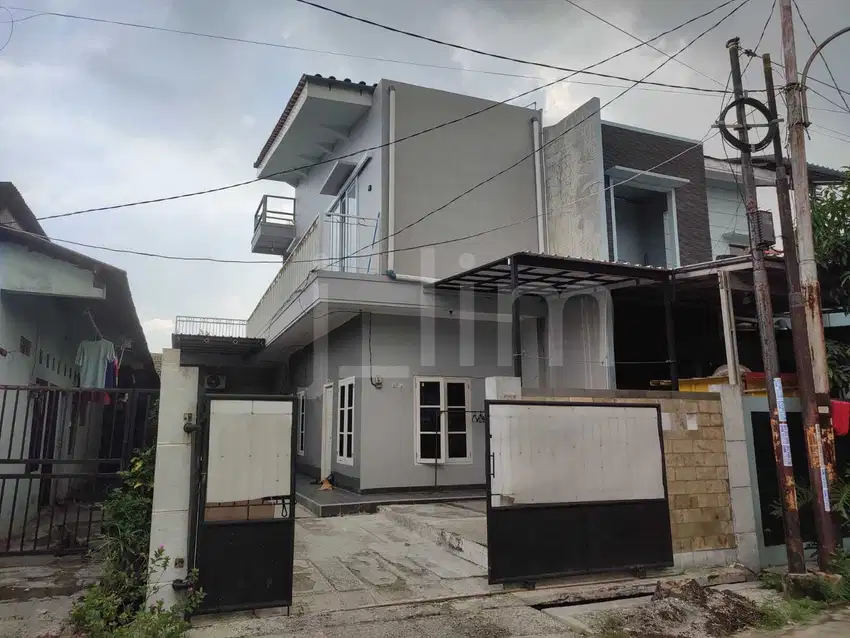 Dijual Rumah Kost Berlokasi Strategis di Taman Harapan Baru Bekasi