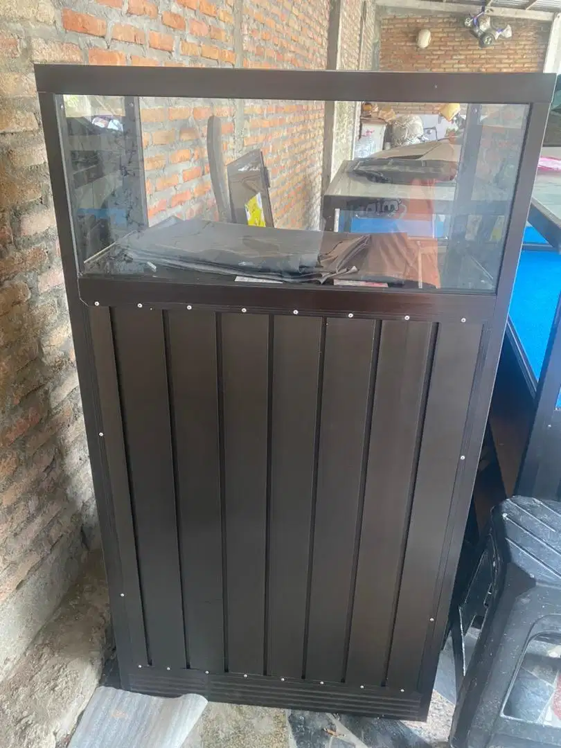 dijual etalase alumunium