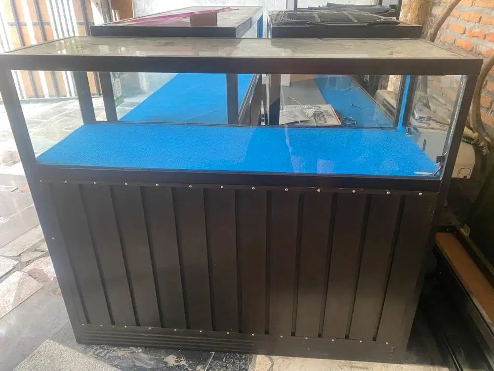 dijual etalase alumunium