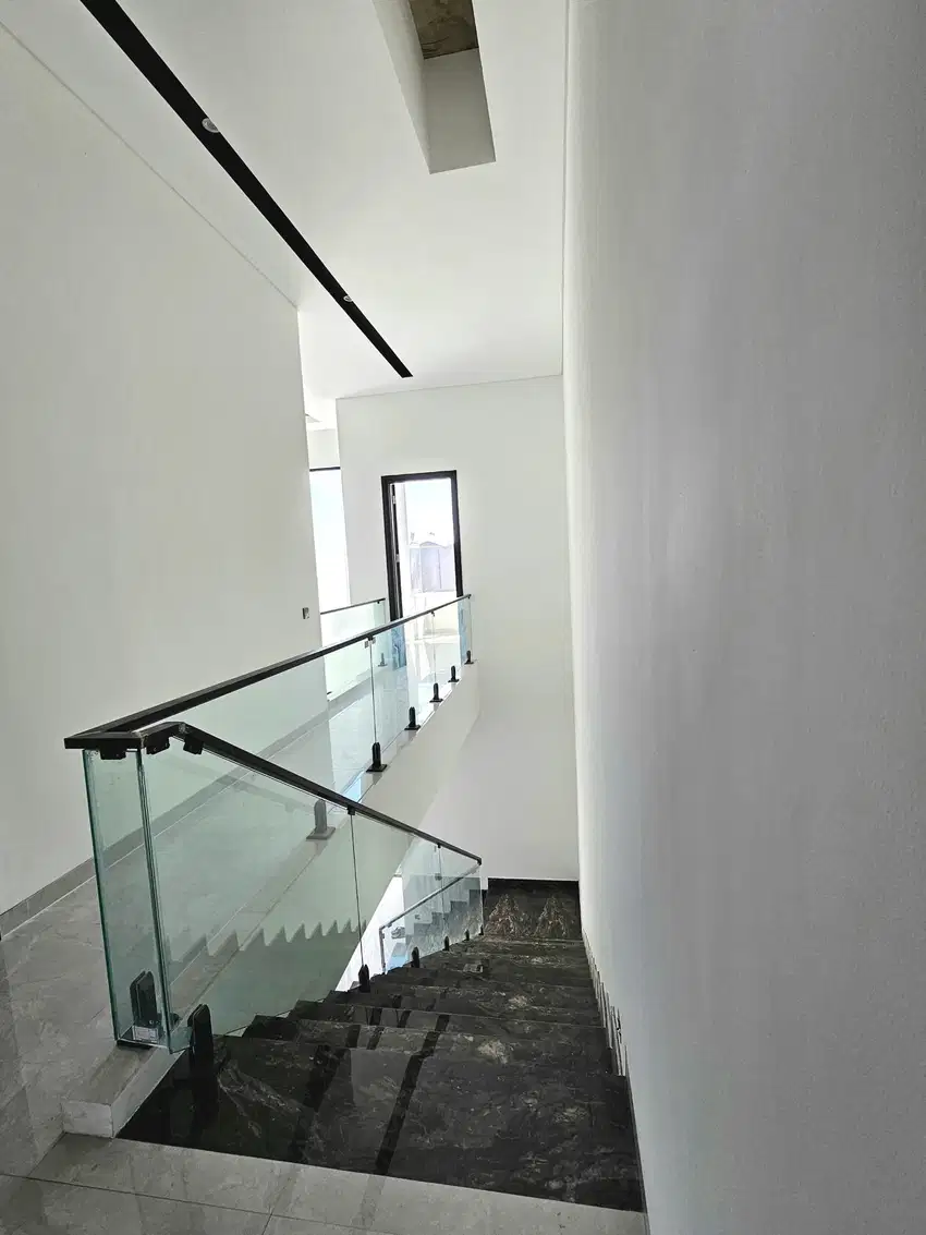 RUMAH 2LT NEW MODERN TROPICAL HOUSE DI KUPANG BARU, SURABAYA BARAT