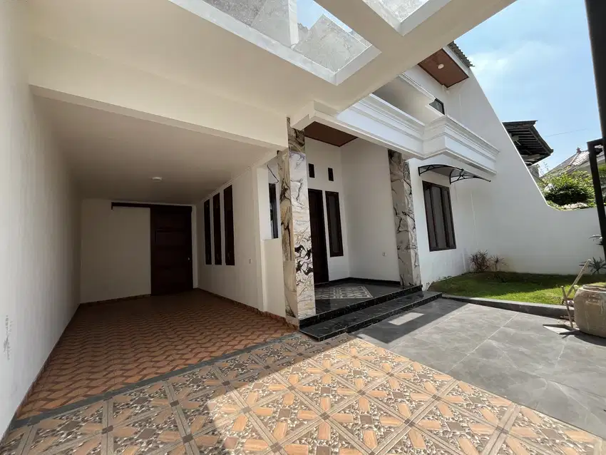 Rumah 2 Lantai Araya Blok Depan Kota Malang
