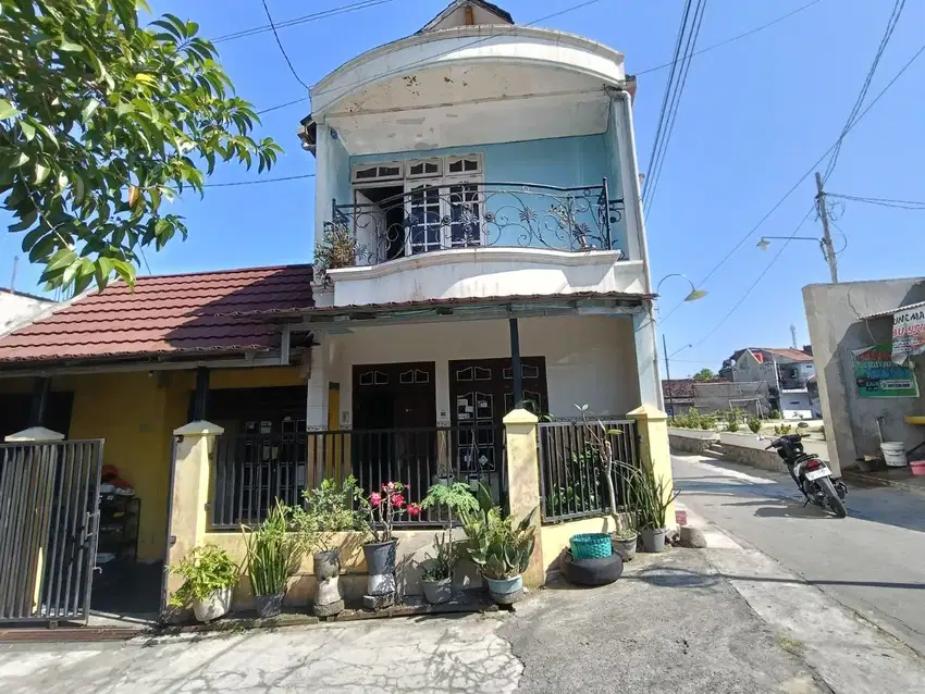 Rumah 2Lt Strategis Dekat Solo Square