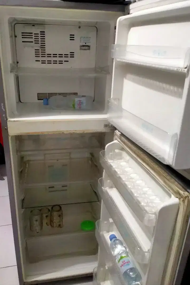 Kulkas Toshiba 2 y