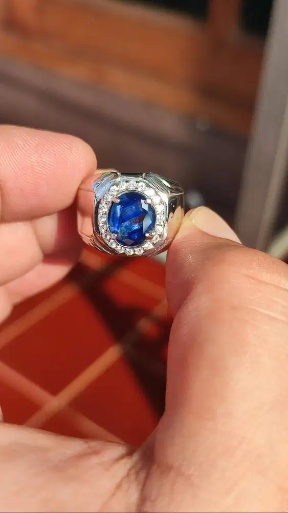 NATURAL ANTIQUE CLEAN BLUE FANCY BICOLOR SAPPHIRE SRILANKA 2.20 CTS