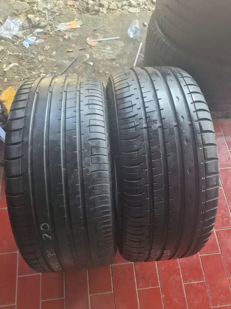 Ban copotan acclera phi-R 245/35 R20 85% ..2pcs