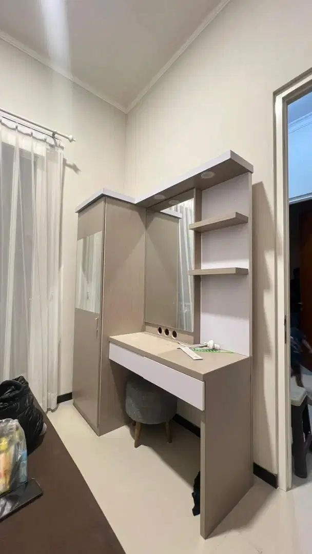 DIJUAL CEPAT SET MEJA RIAS DAN LEMARI