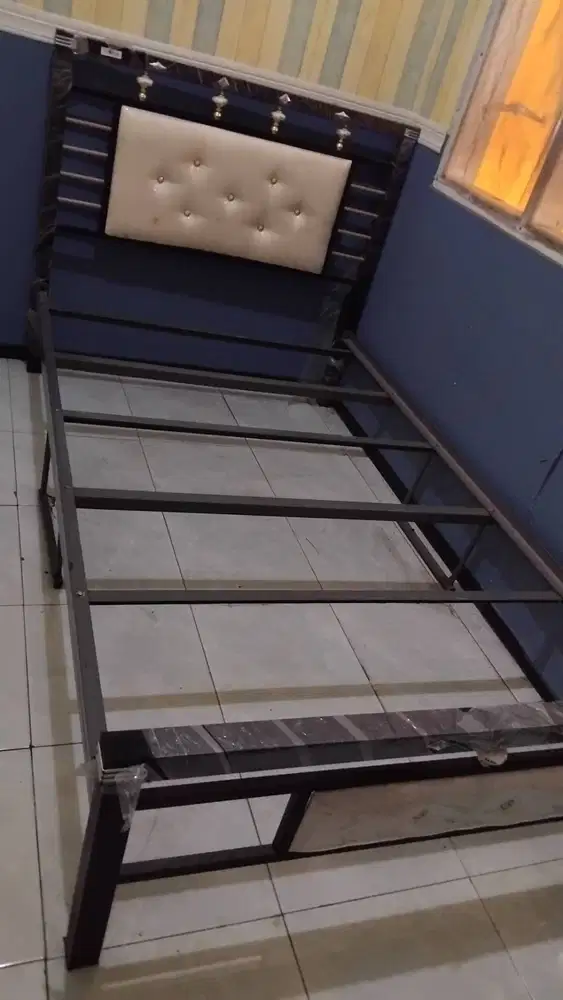 Ranjang Besi Minimalis Kokoh Ukuran 120 x 200