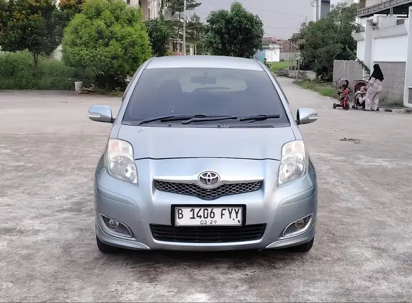 Toyota yaris e at matic,Dp 5 juta,kondisi istimewa