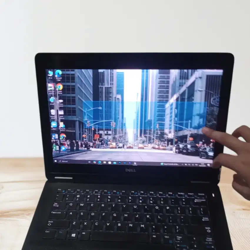 Laptop Dell Latitude E7270 key nyala touchscreen core i5 ram16 ssd 256