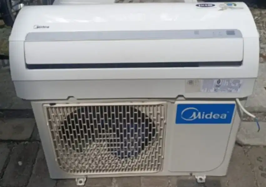 Jual ac midea 1/2 pk lowwat 320watt kondisi 95% ori semua
