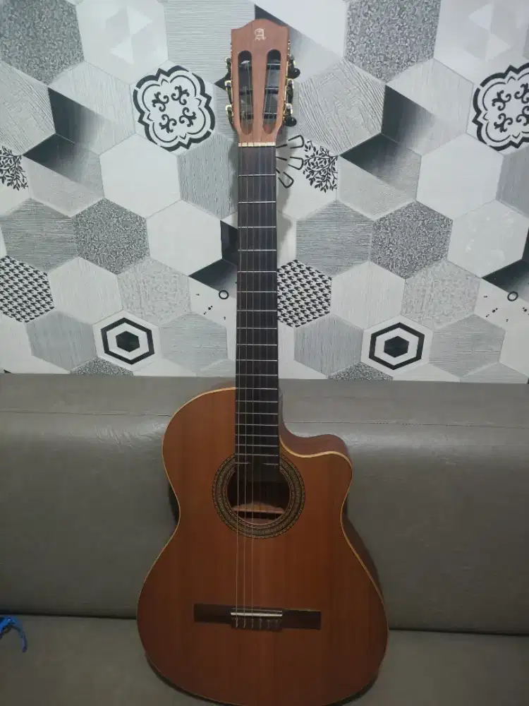 Gitar Akustik Nylon Electric Alhambra Nature CW EZ