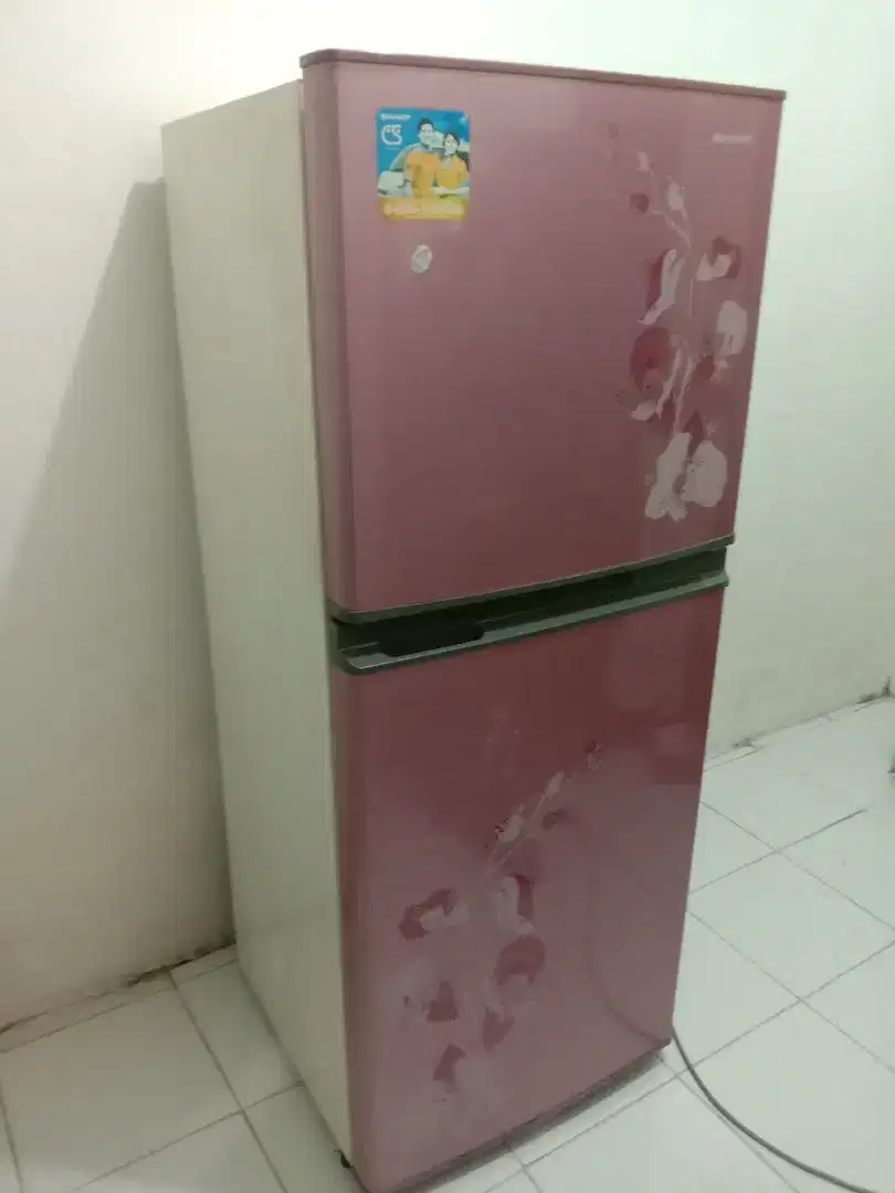 kulkas Sharp 2 pintu masih mulus