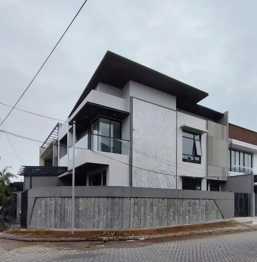 Araya‼️Jual Rumah Mewah Galaxy Bumi Permai Dekat Pakuwon City