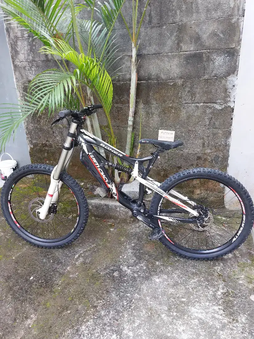 Dijual sepeda Downhill boxer shock double crown RST R One