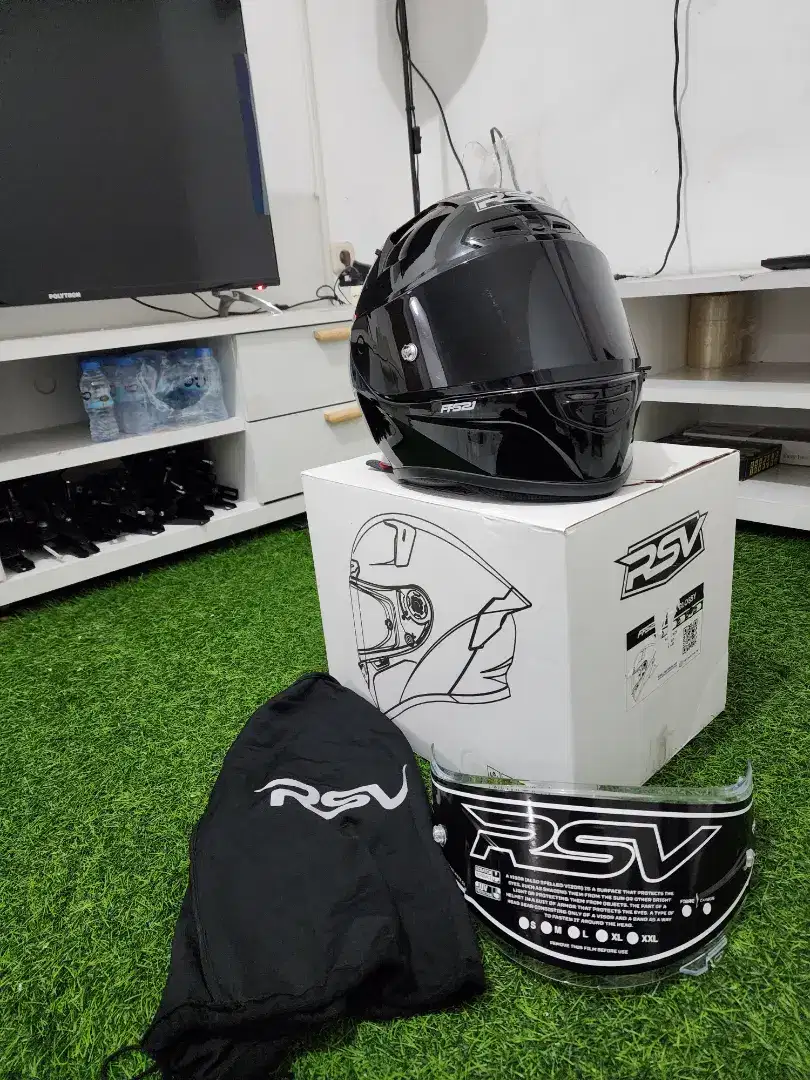 Helm RSV FFS21 , belum lama pakai , size L , kondisi Like new fullsett