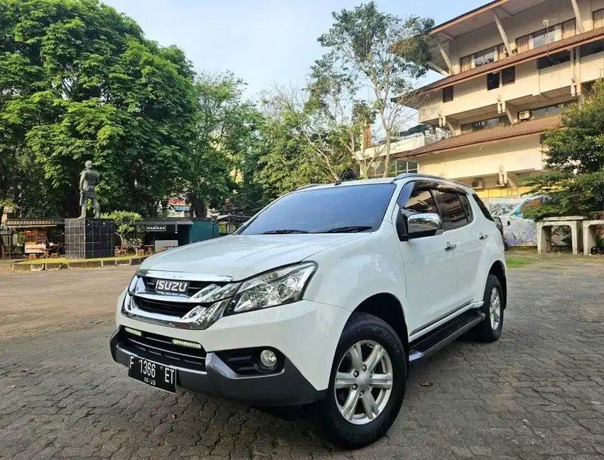 isuzu MUX at 2015 tt fortuner, pajero