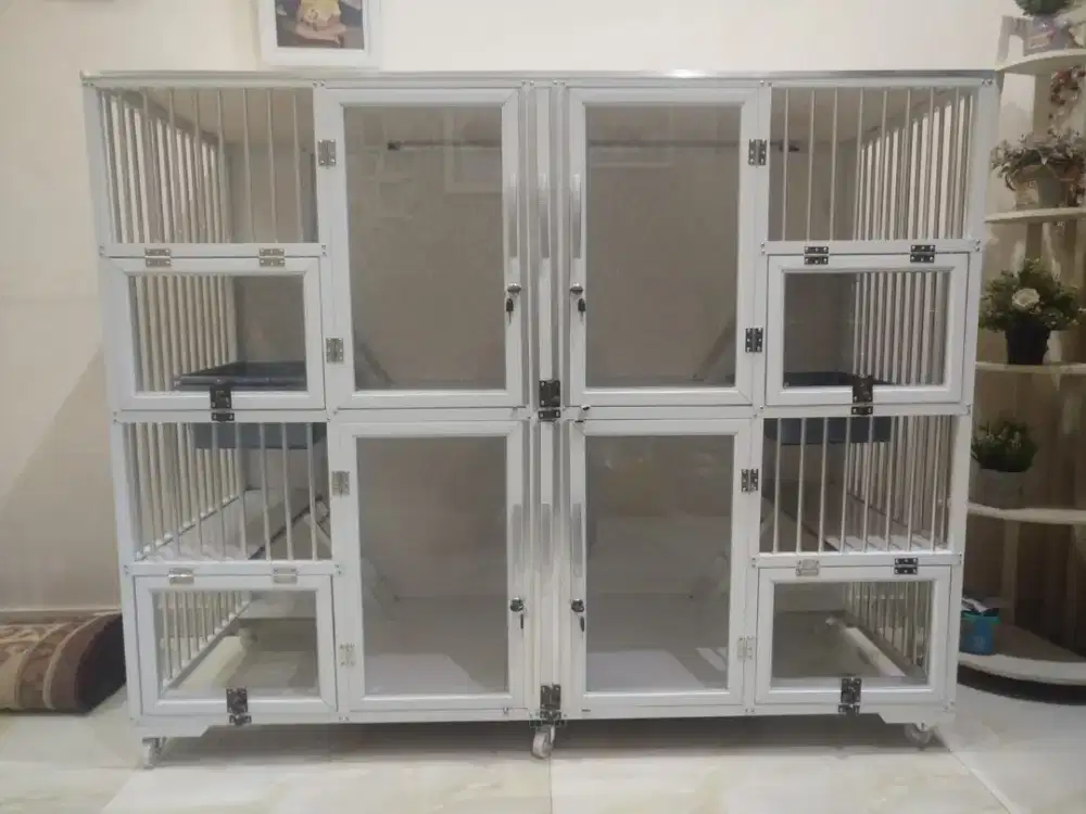 Kandang kucing besar